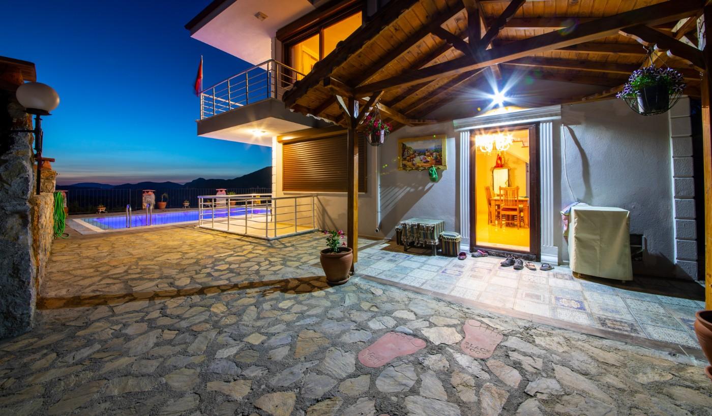Marmaris Söğüt'te Deniz ve Doğa Manzaralı, Özel Havuzlu, Lüks Villa-17579