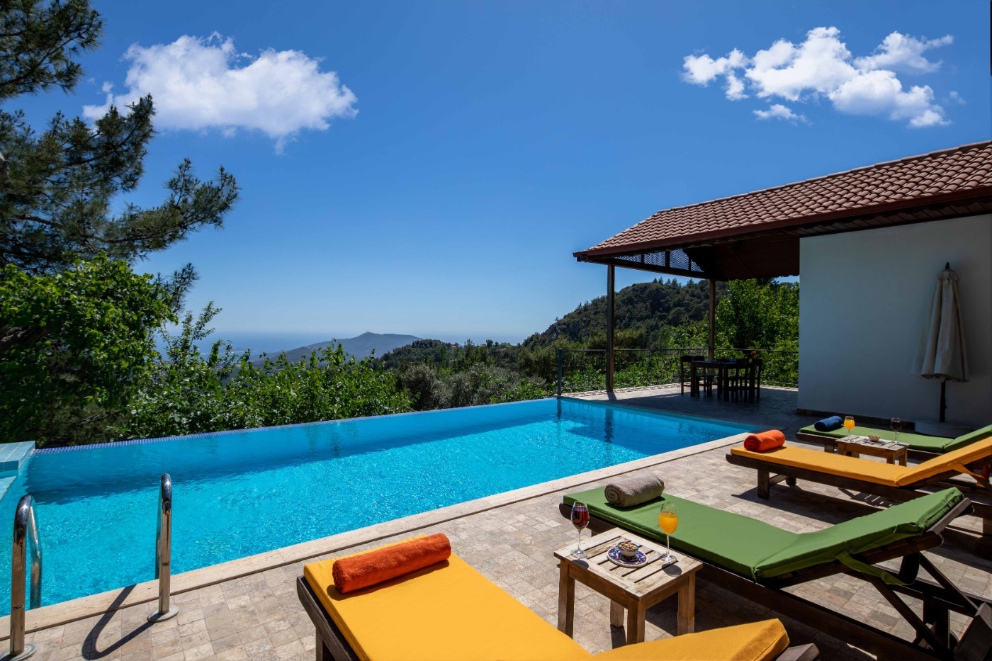 Kalkan İslamlar'da Enfes Doğa Manzaralı, Sonsuzluk Havuzlu, Lüks Villa