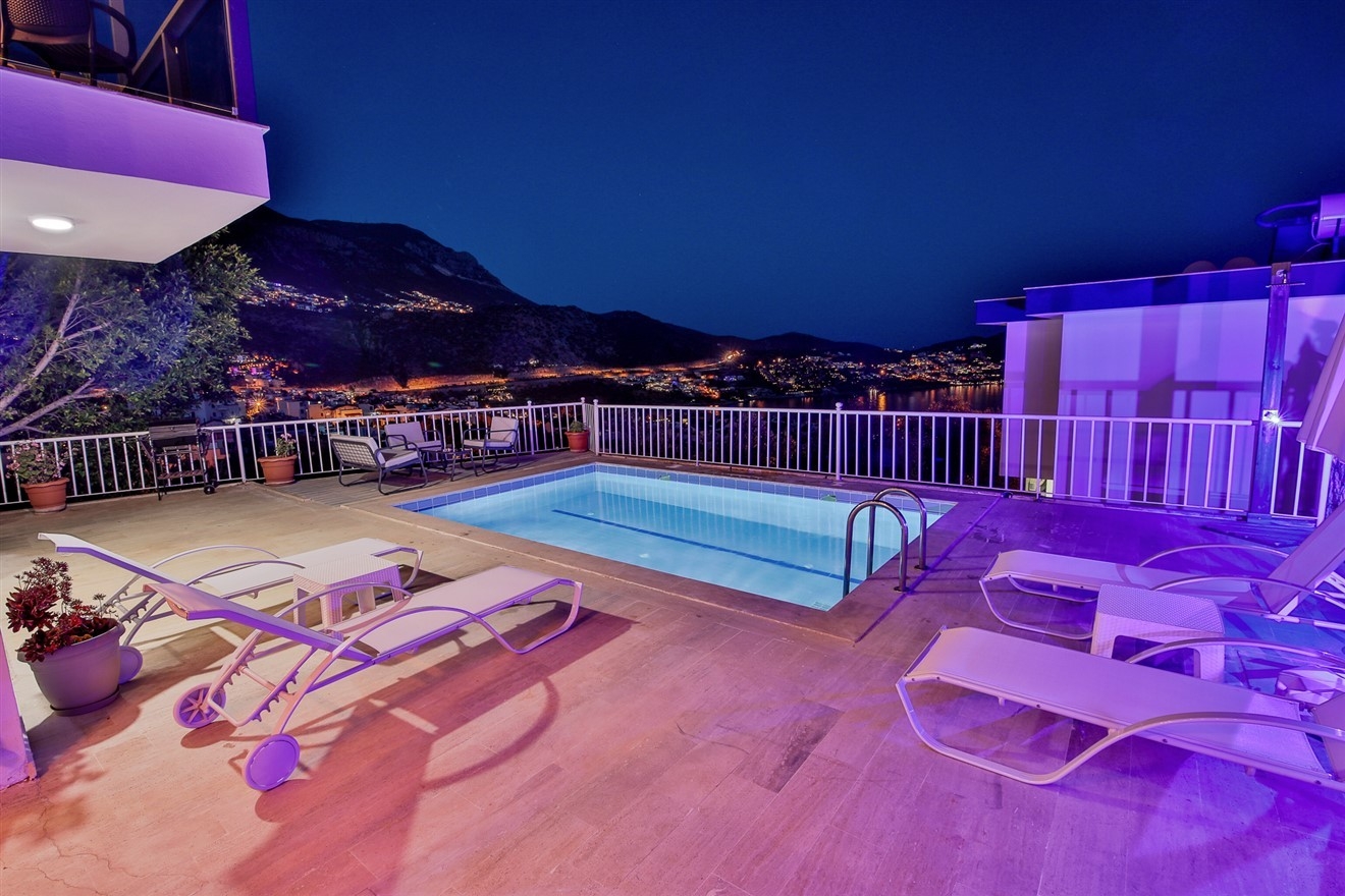Kaş Kalkan'da Deniz Manzaralı, Özel Havuzlu, Merkezi Villa