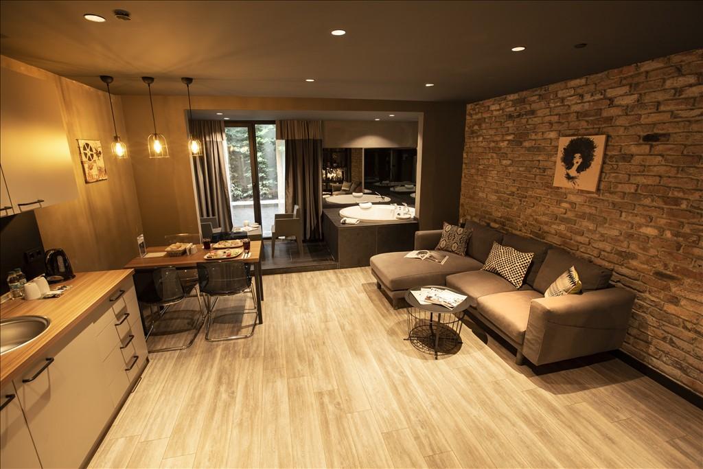 İstanbul Ataşehir'de Merkezi Konumda, Jakuzili, Kiralık Suit-16273