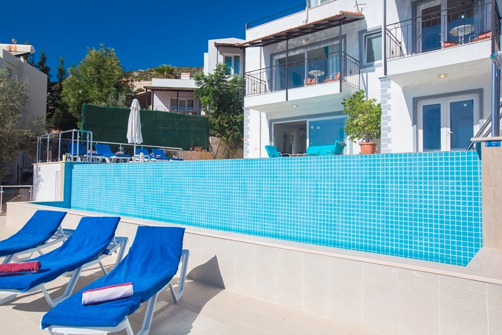 Kalkan'da Deniz Manzaralı, Denize Yürüyüş Mesafesinde, Kiralık Villa
