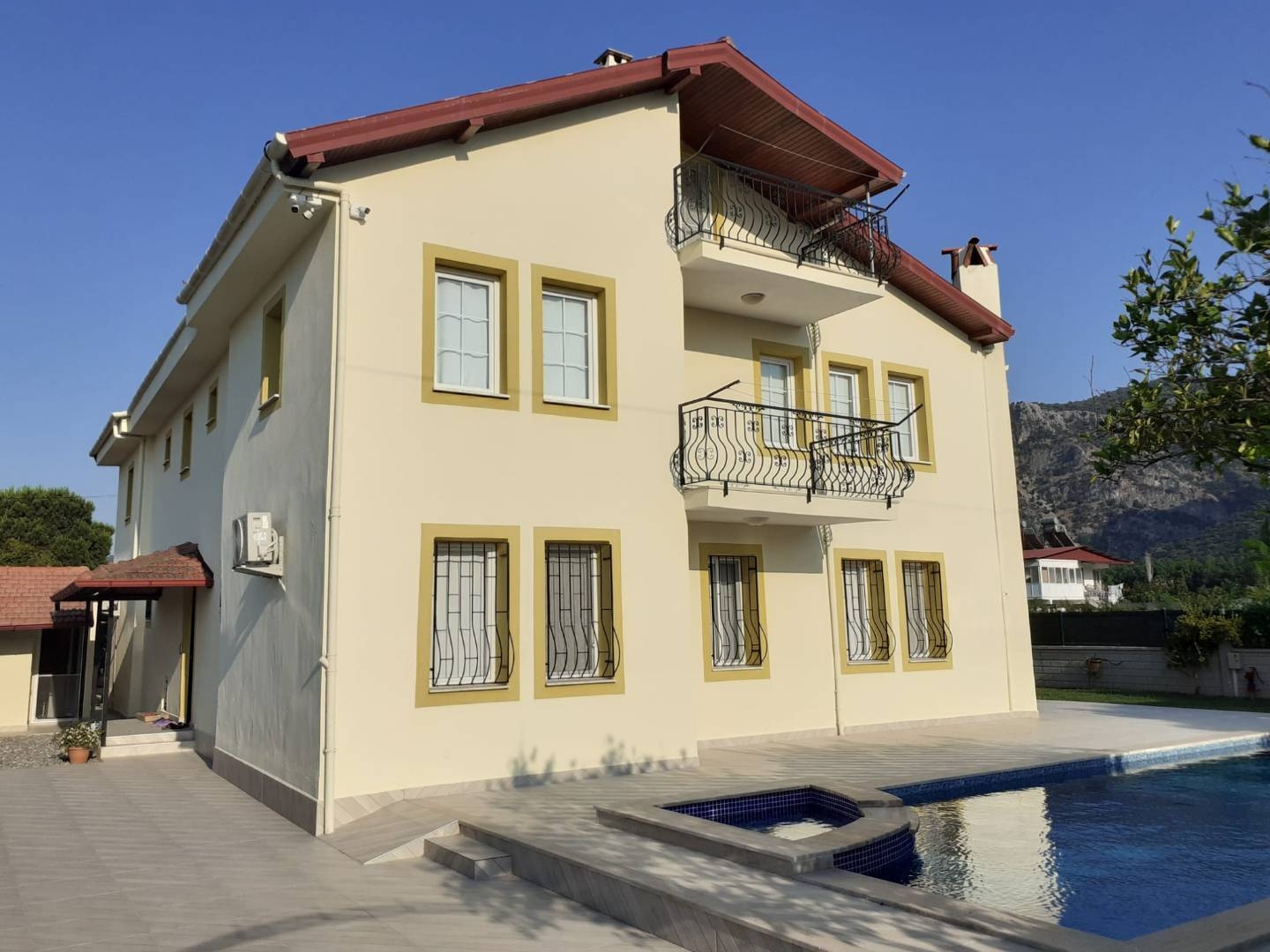 Muğla Ortaca'da Dağ Manzaralı, Ortak Havuzlu, 12 Kişilik Villa