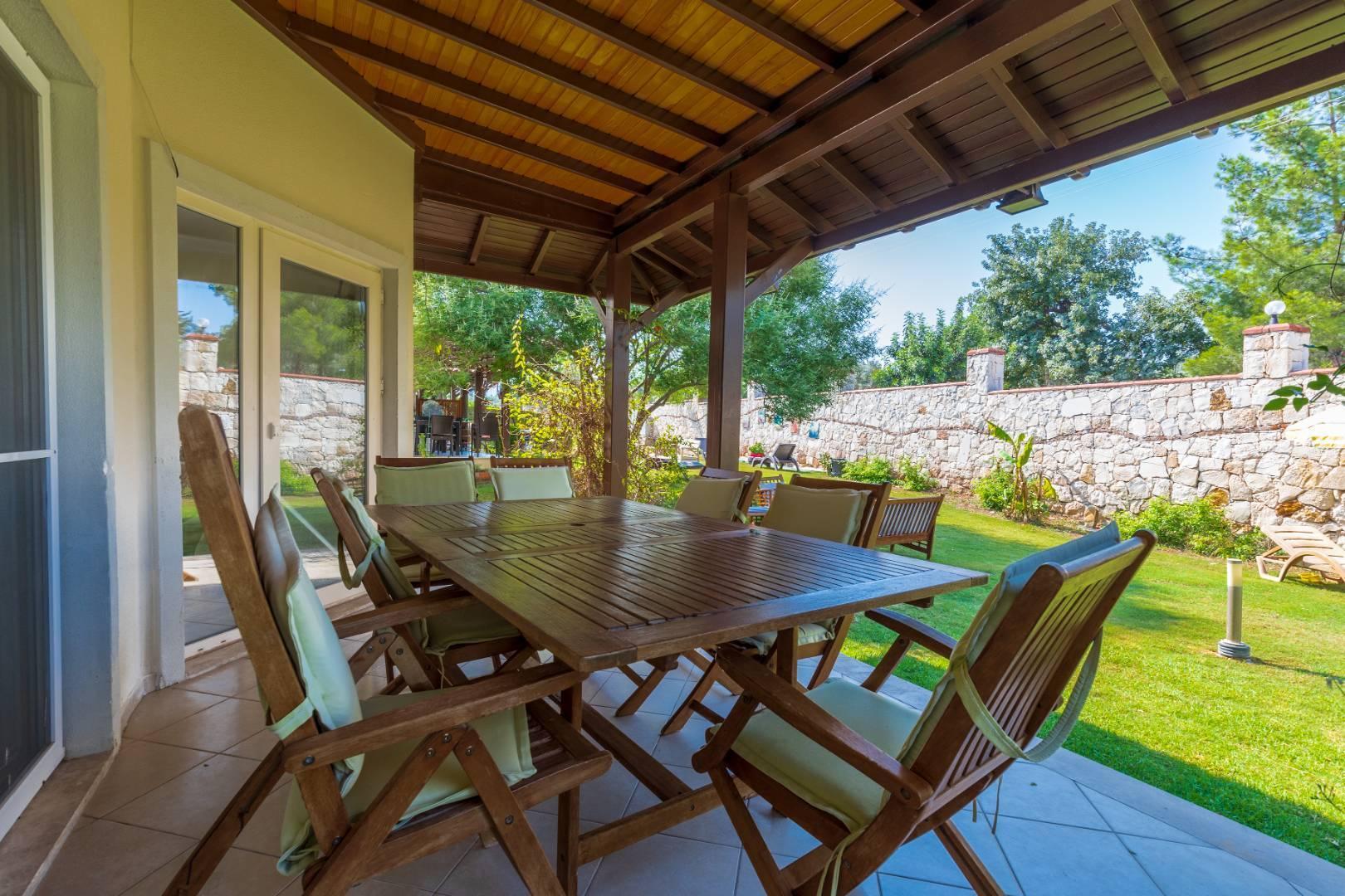 Didim Akbük'te Geniş Ailelere Uygun, Özel Plajlı, Bahçeli Şık Villa-23313