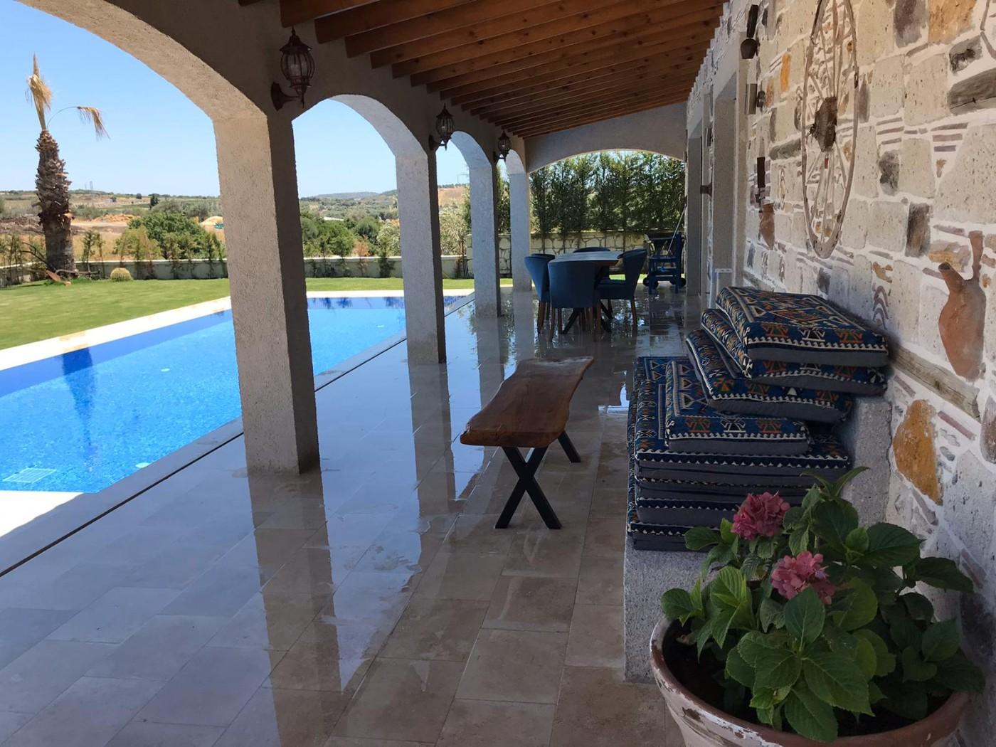 İzmir Çeşme'de Muhteşem Doğada, Özel Havuzlu, Geniş Bahçeli Villa-16756