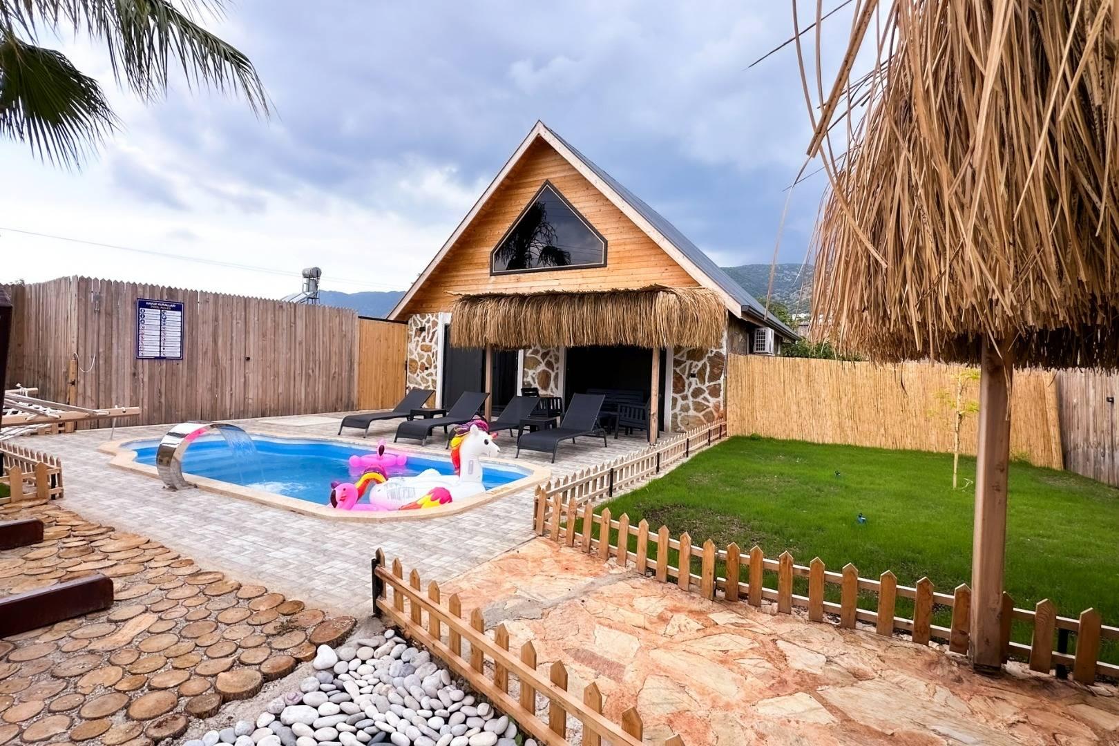 Demre Çevreli'de Sakin Konumda, Özel Havuzlu, 5 Kişilik Villa-41554