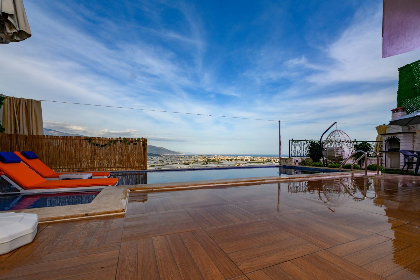 Demre Karabucak'ta Doğa Manzaralı, Kapalı Havuzlu, Ferah Villa