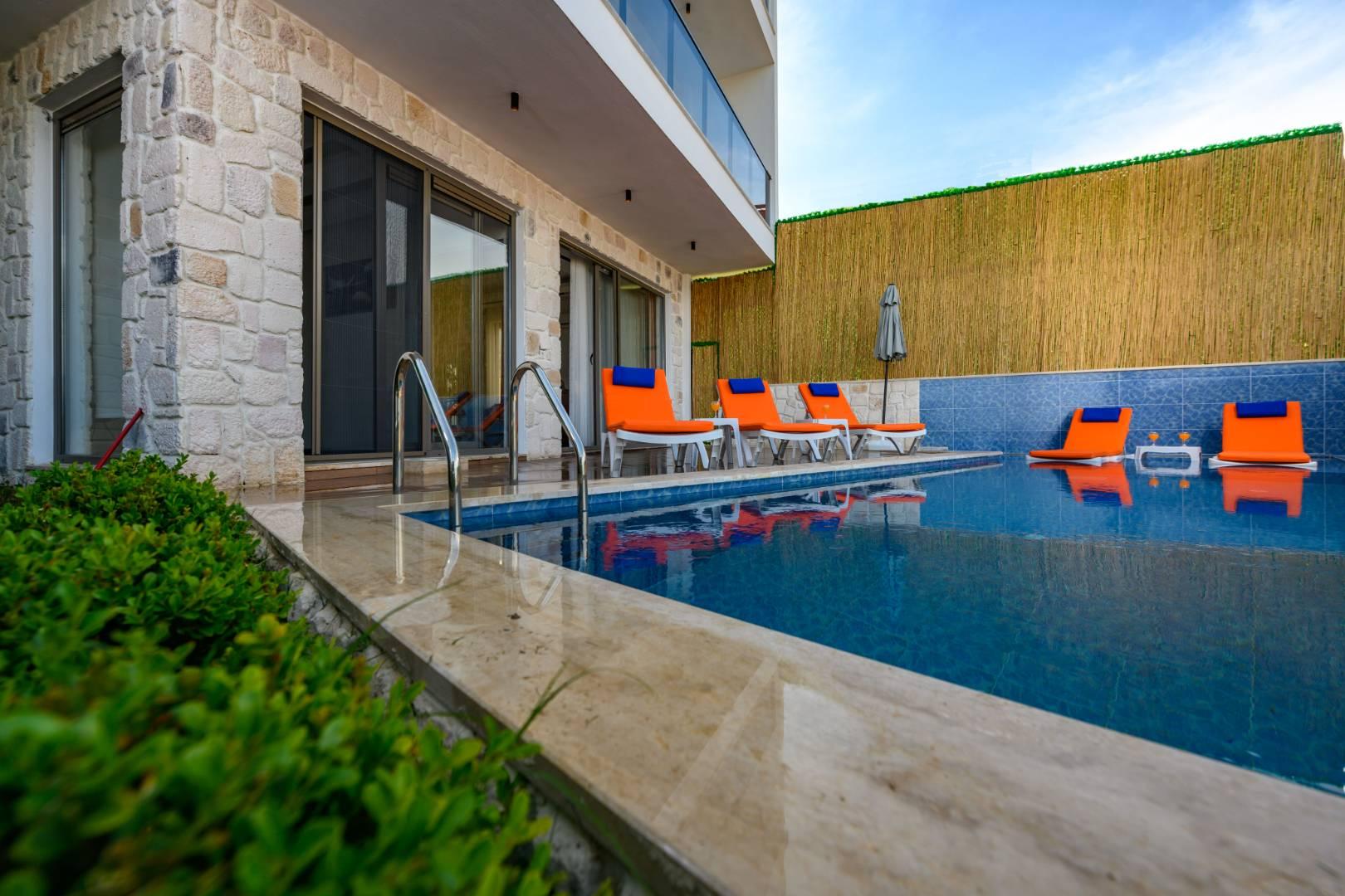 Demre Karabucak'ta Doğa Manzaralı, Kapalı Havuzlu, Ferah Villa-43810