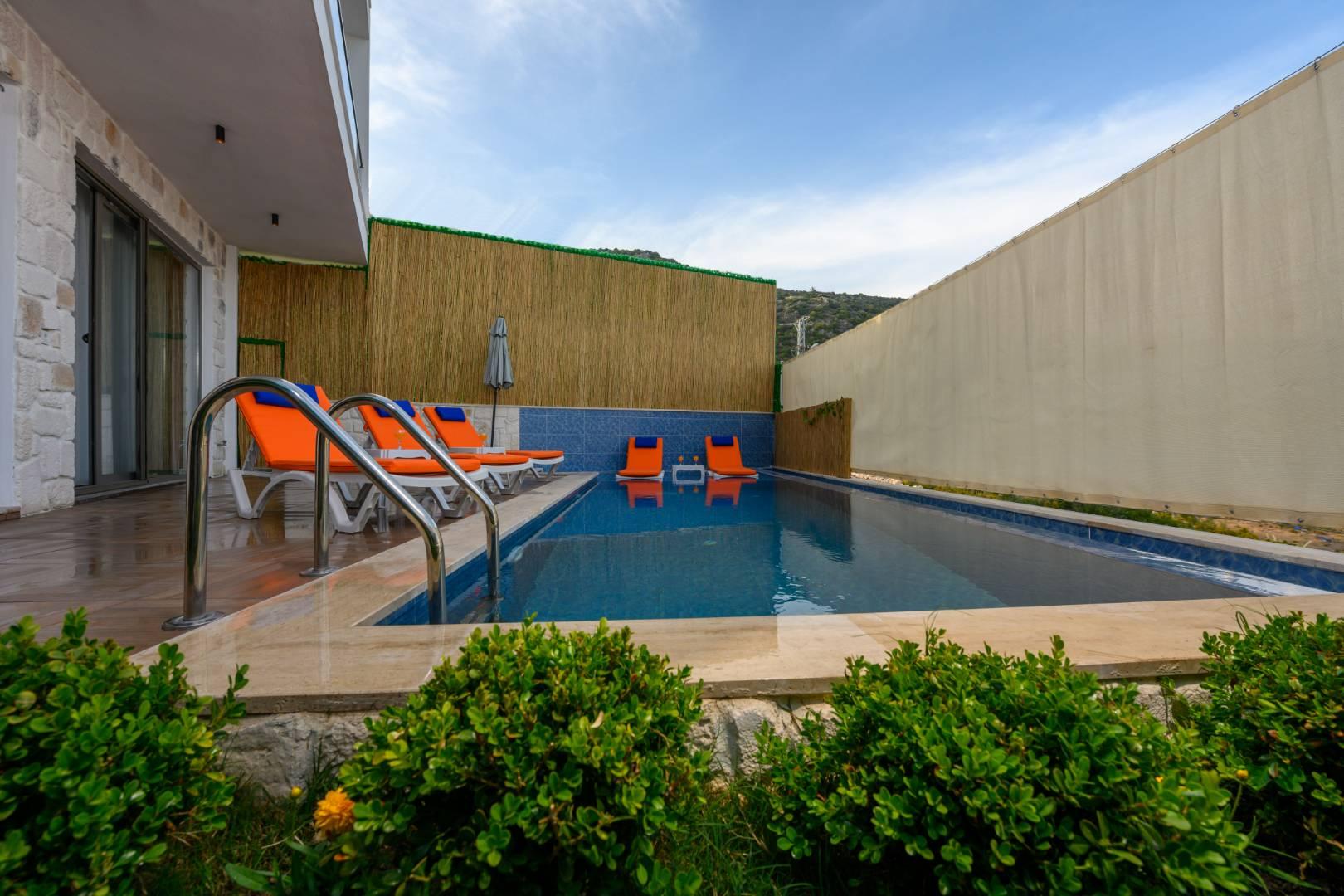 Demre Karabucak'ta Doğa Manzaralı, Kapalı Havuzlu, Ferah Villa-43810