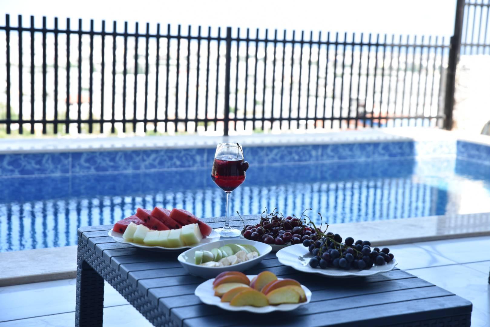 Demre Karabucak'ta Merkeze Yakın Konumda, Özel Havuzlu, Şık Villa-35457