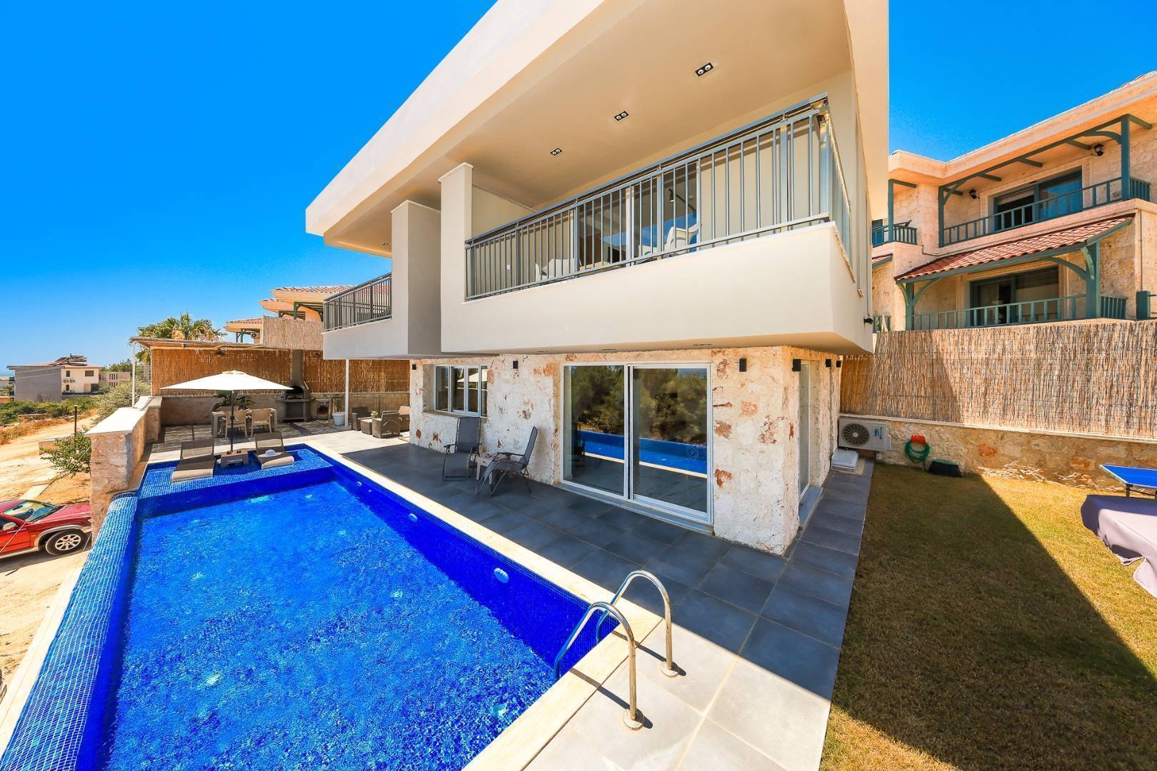 Antalya Demre'de Plaja Yakın, Özel Havuzlu, Saunalı ve Hamamlı Villa