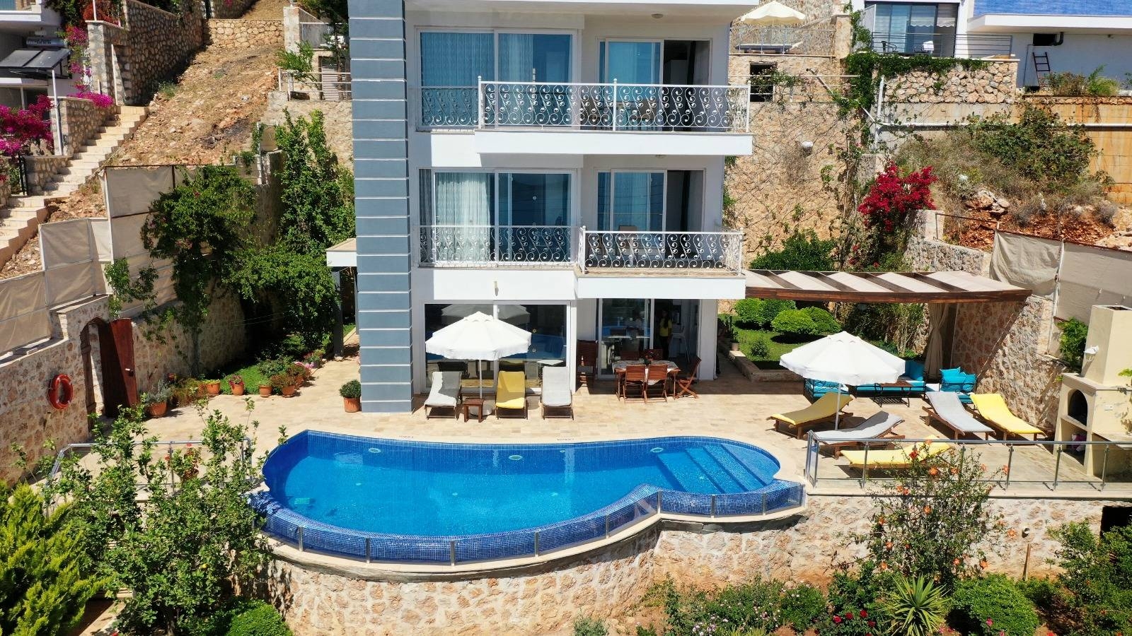 Kaş Kalkan'da Kalabalık Gruplara Uygun, Özel Havuzlu, Şık Villa