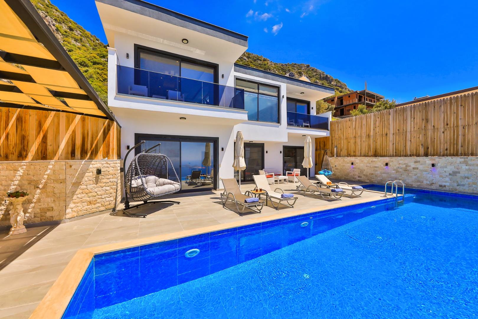 Kaş Bezirgan'da Enfes Deniz Manzaralı, Özel Havuzlu, Lüks Villa