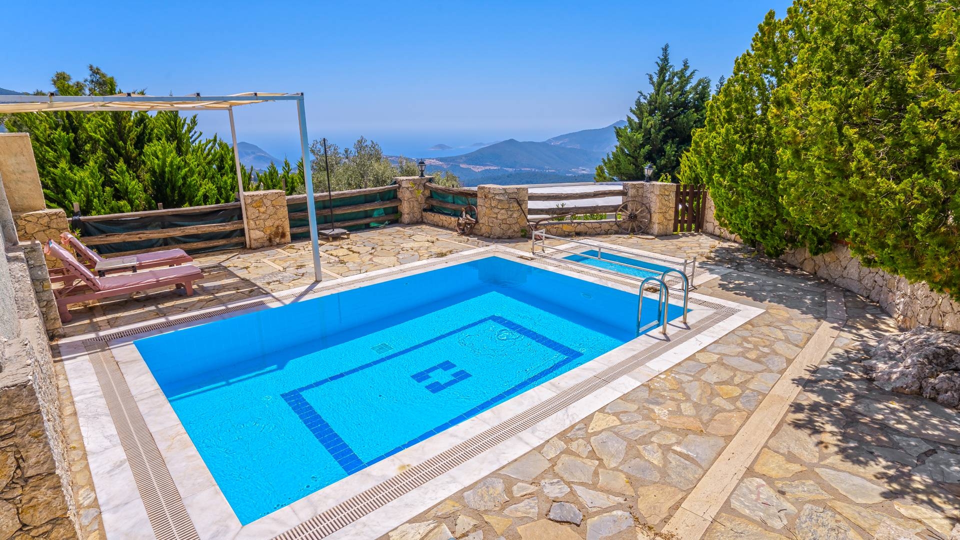 Kaş İslamlar'da Konforlu, Yetişkin ve Çocuk Havuzlu, Manzaralı Villa