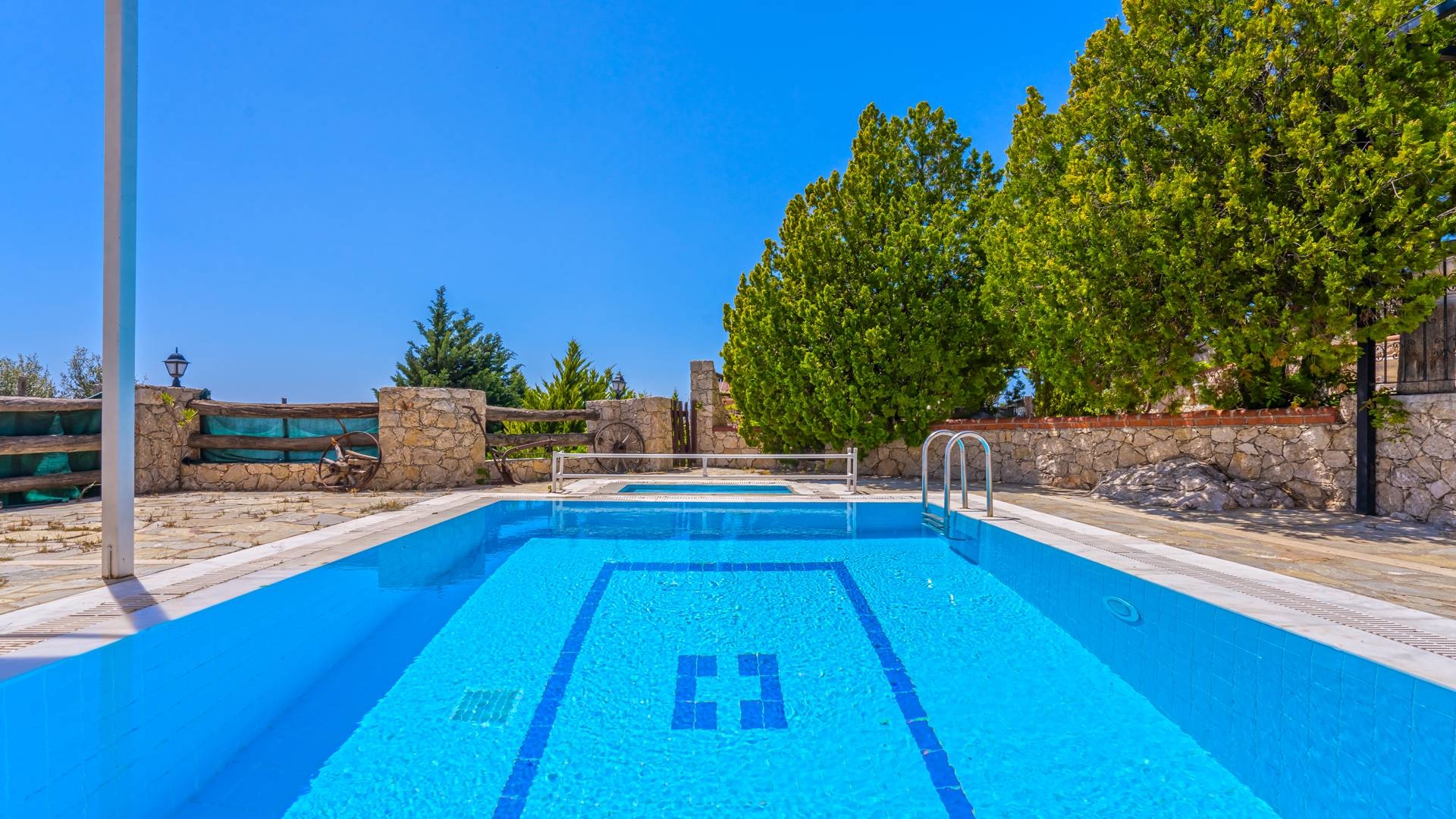 Kaş İslamlar'da Konforlu, Yetişkin ve Çocuk Havuzlu, Manzaralı Villa