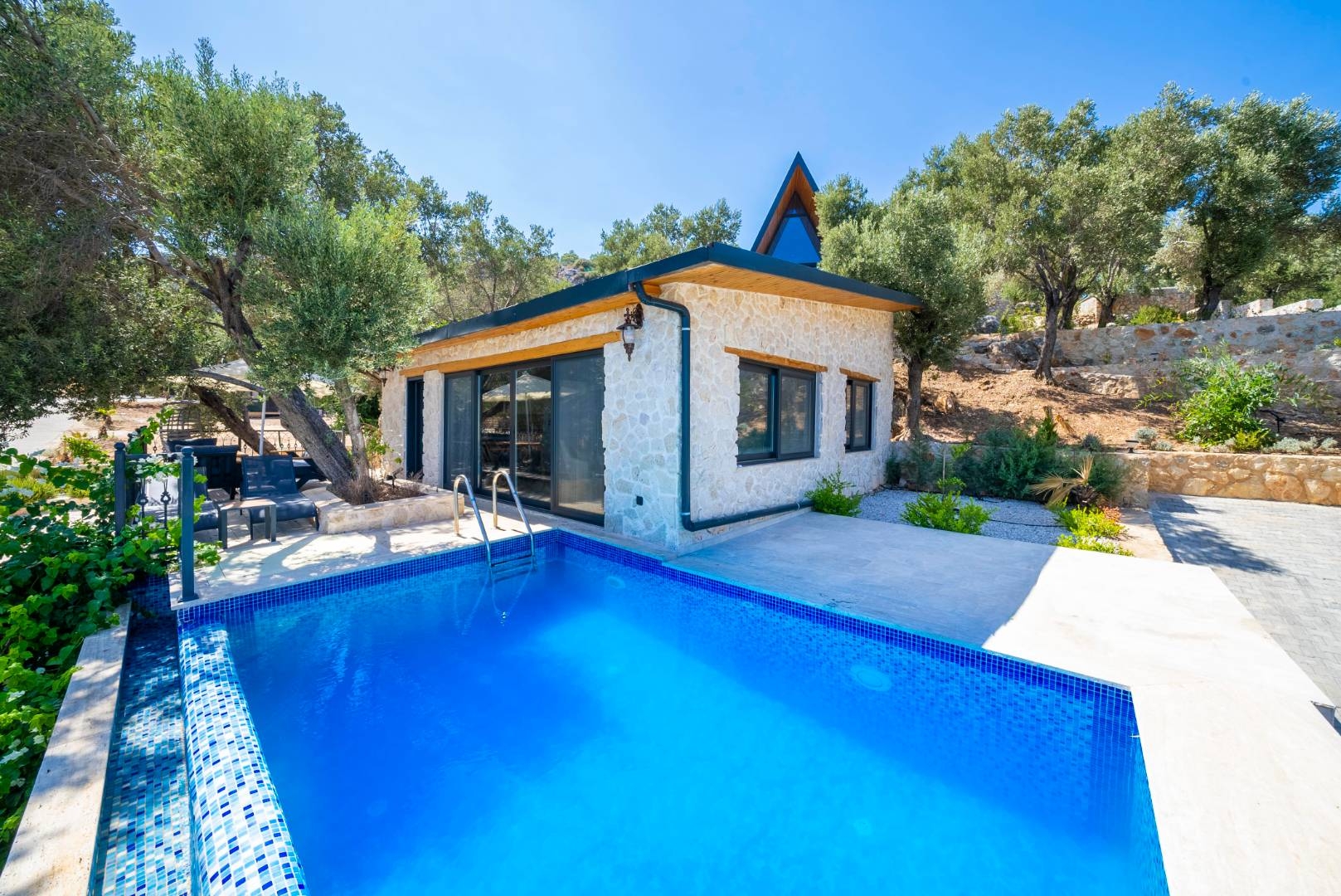 Kaş Yeşilköy'de Enfes Deniz Manzaralı, Özel Havuzlu, Balayı Villası