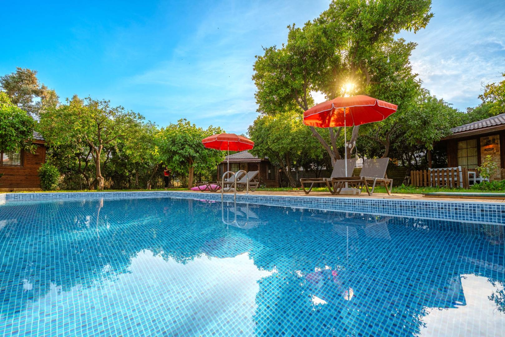 Antalya Alanya'da Denize Yakın Konumda, Ortak Havuzlu, Şık Bungalov