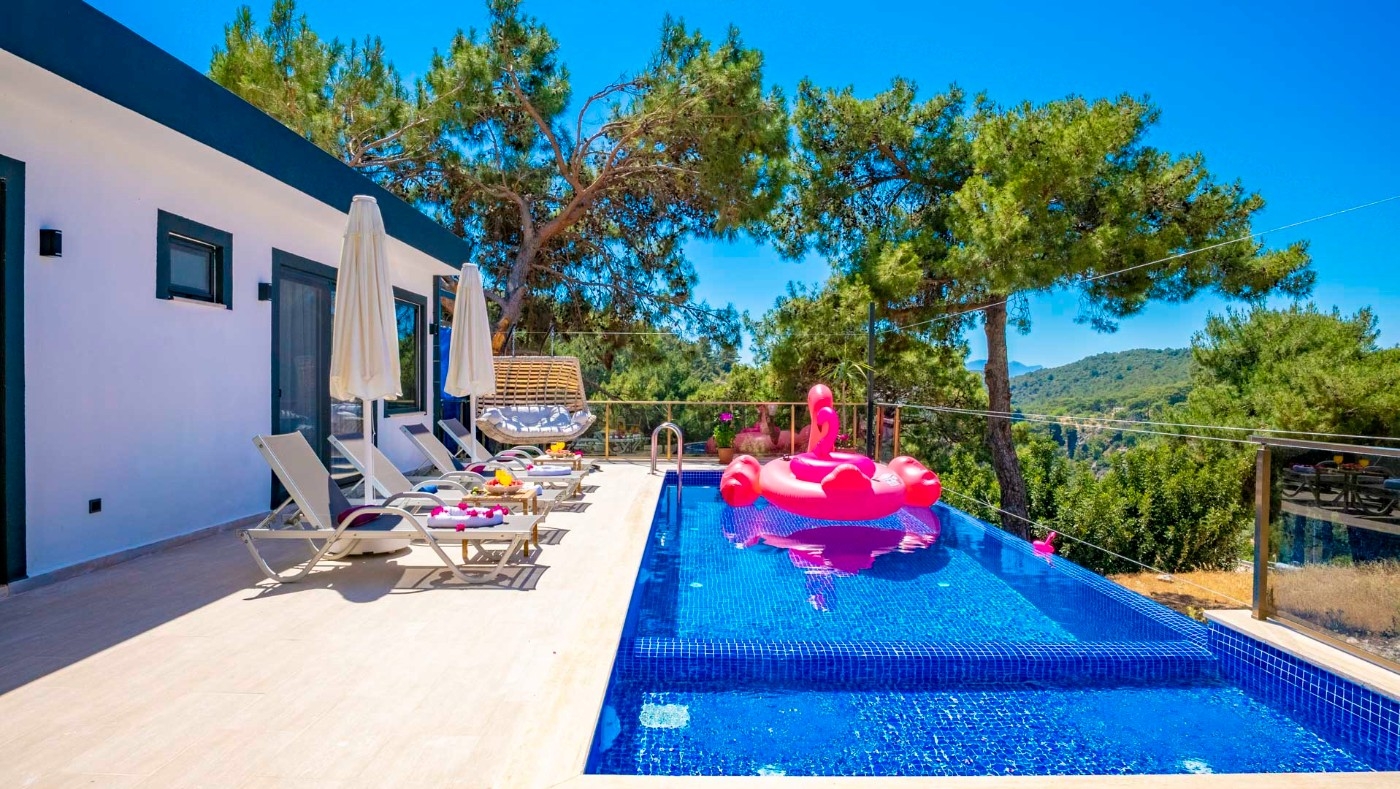 Kalkan Akbel'de Merkezi Konumda, Özel Havuzlu, Şık Villa