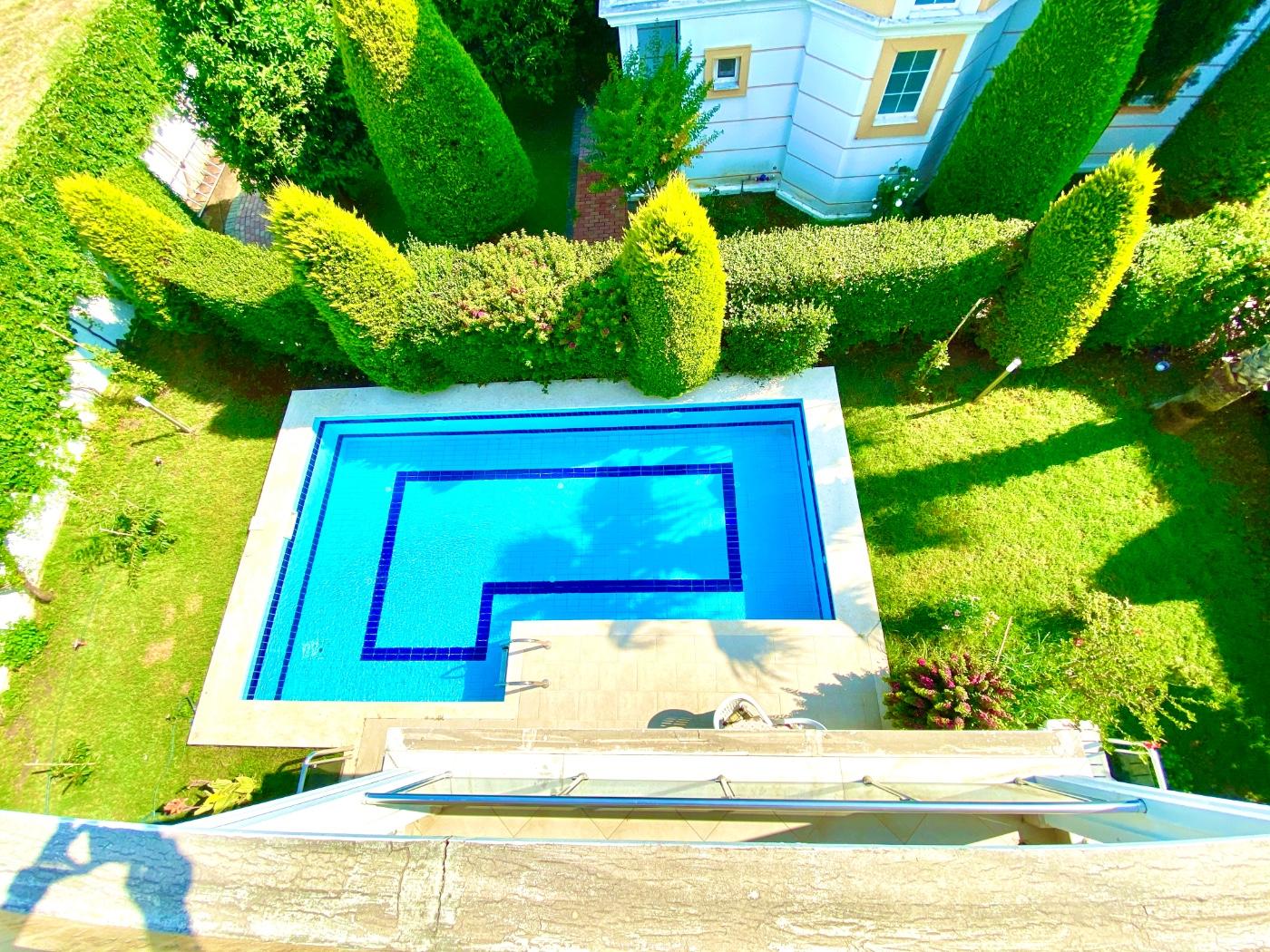 Serik Kadriye'de Geniş Bahçeli, Özel Havuzlu, Şık Kiralık Villa-18056