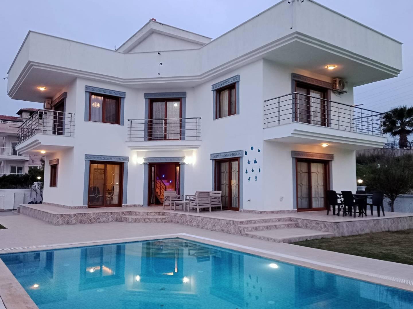 Didim Ak-Yeniköy'de Kalabalık Ailelere Uygun, Özel Havuzlu, Lüks Villa-37137