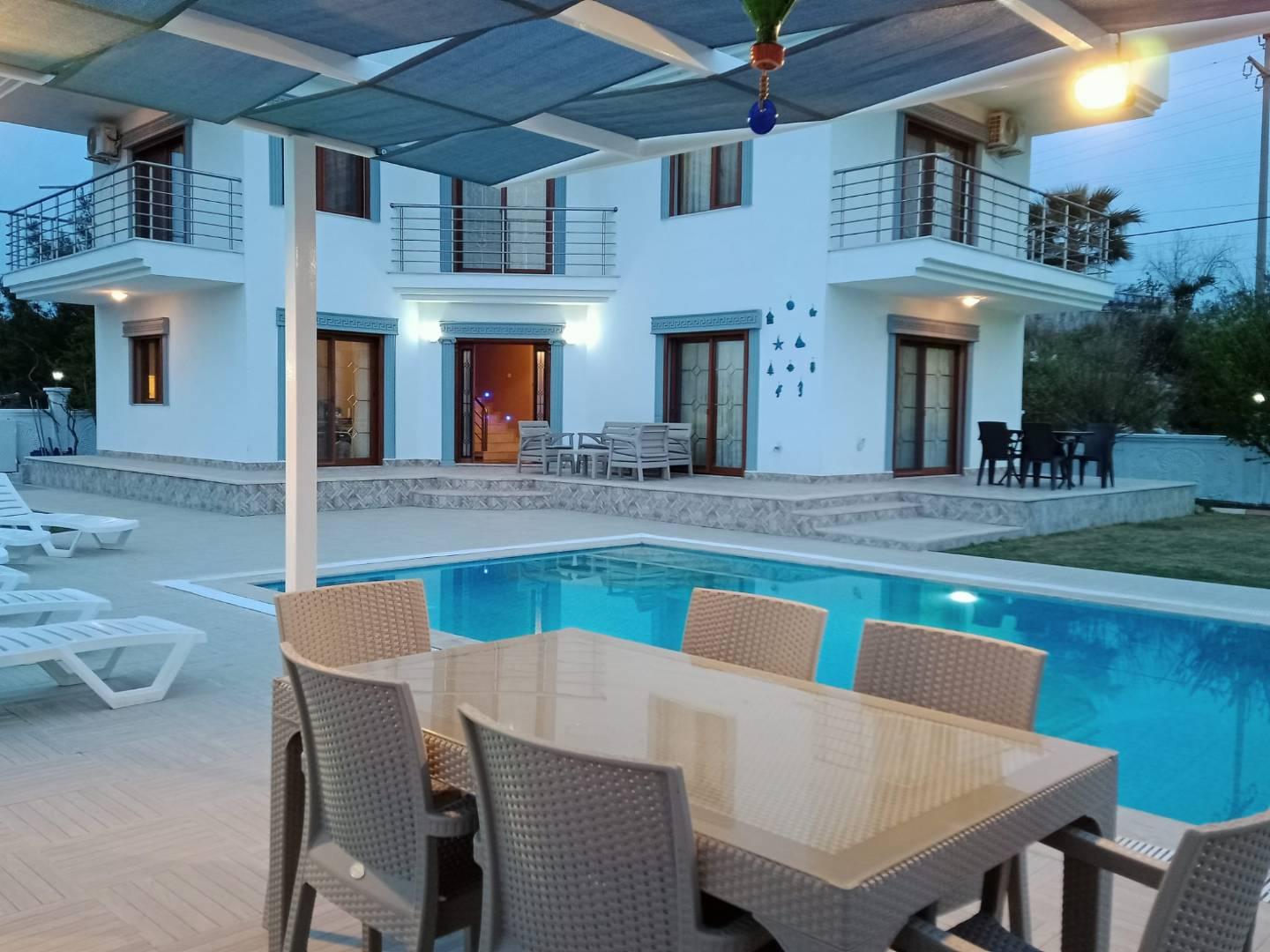 Didim Ak-Yeniköy'de Kalabalık Ailelere Uygun, Özel Havuzlu, Lüks Villa-37137