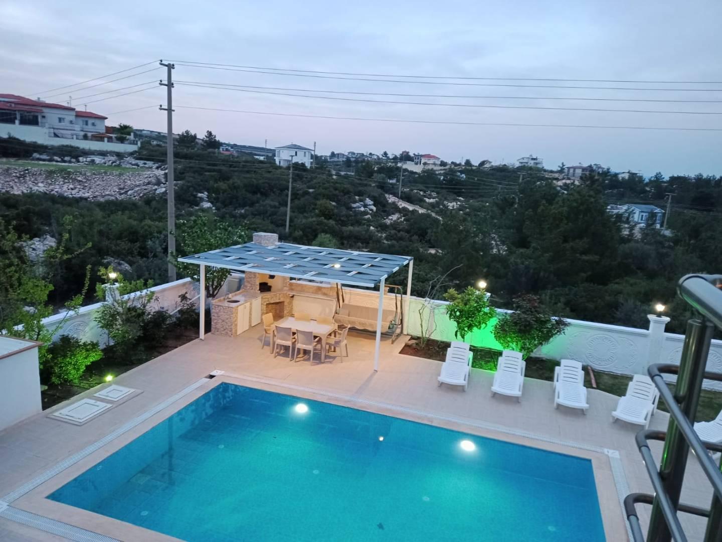 Didim Ak-Yeniköy'de Kalabalık Ailelere Uygun, Özel Havuzlu, Lüks Villa-37137