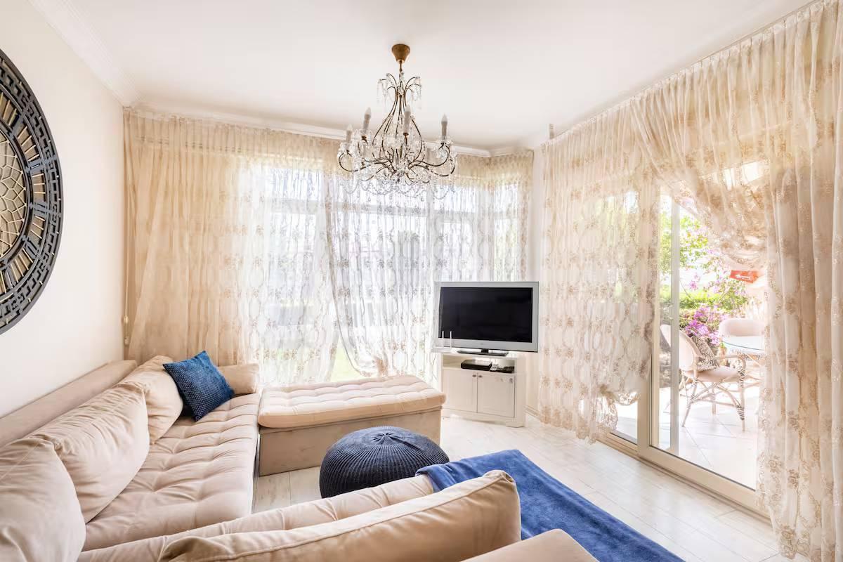 Didim Akbük'te Denize Sıfır Konumda, Ortak Havuzlu, Konforlu Daire-42509