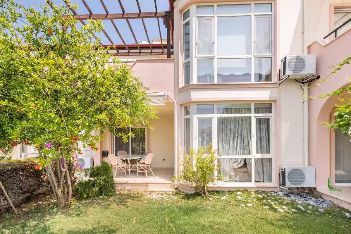 Didim Akbük'te Denize Sıfır Konumda, Ortak Havuzlu, Konforlu Daire-42509