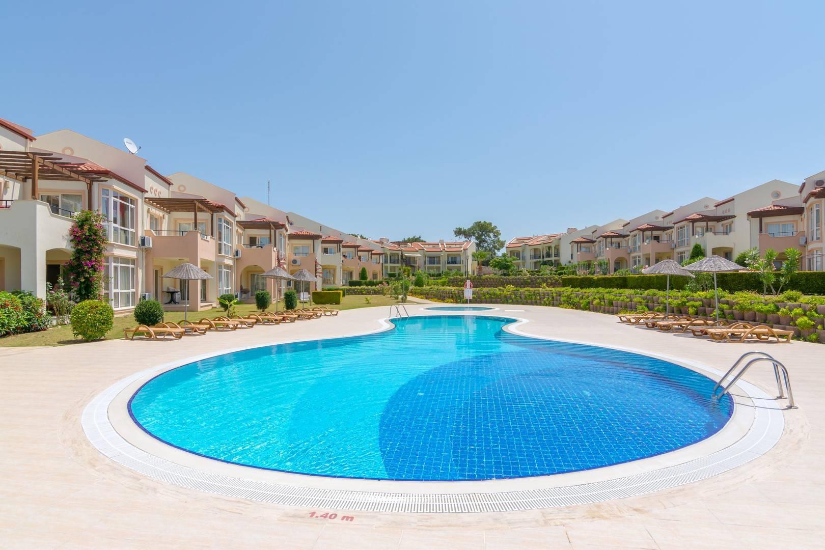 Didim Akbük'te Denize Sıfır Konumda, Konforlu, Bahçeli Yazlık-38824