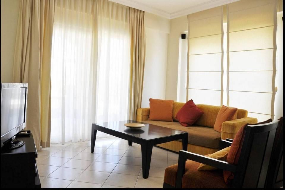 Didim Akbük'te Denize Sıfır Konumda, Konforlu, Bahçeli Yazlık Ev-39048