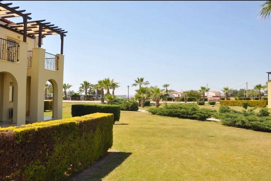 Didim Akbük'te Denize Sıfır Konumda, Konforlu, Bahçeli Yazlık Ev-39048