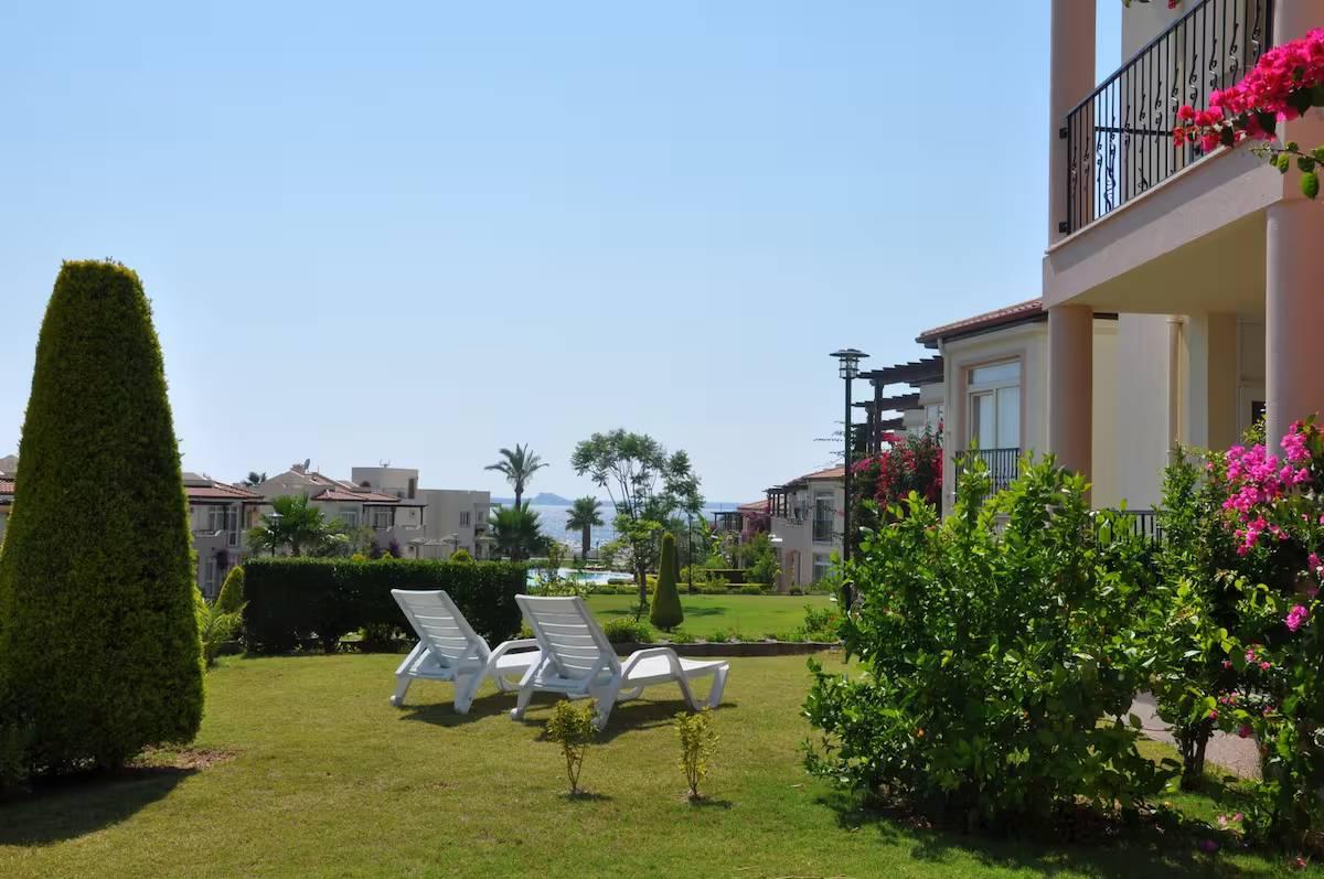 Didim Akbük'te Denize Sıfır, Konforlu, Ortak Havuzlu, Bahçeli Yazlık-42437