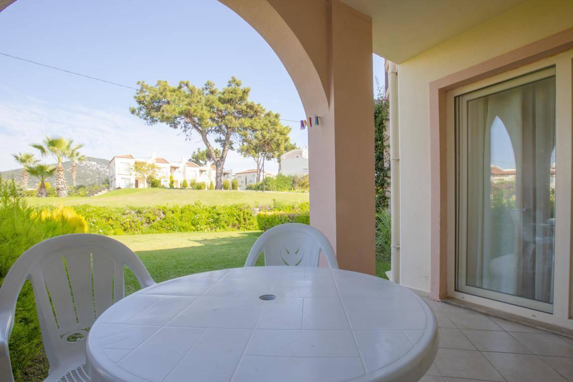 Didim Akbük'te Denize Sıfır Konumda, Ortak Havuzlu, Bahçeli Daire-42834