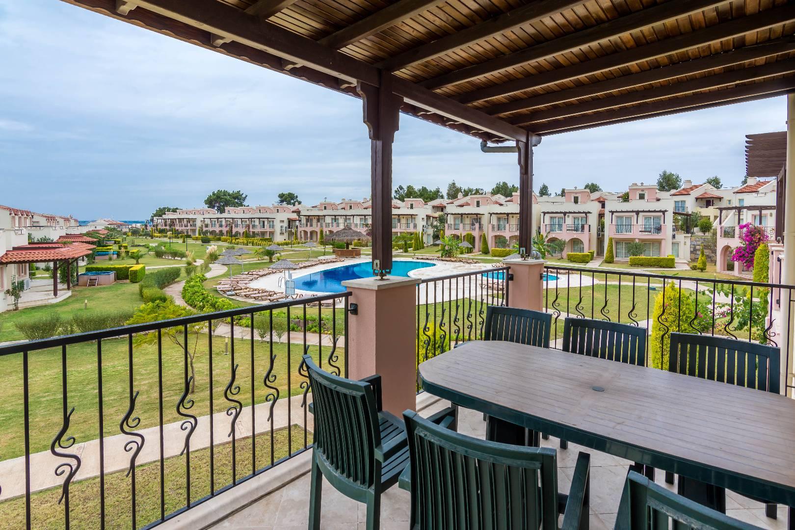 Didim Akbük'te Denize Sıfır, Ortak Havuzlu, Modern Tasarımlı Villa-38882