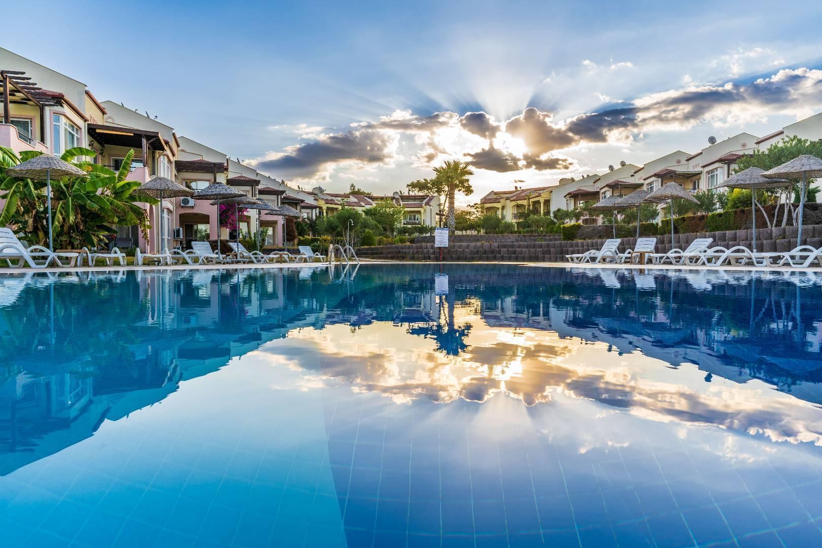 Didim Akbük'te Denize Sıfır, Tesis İçerisinde, Dubleks Daire-21776