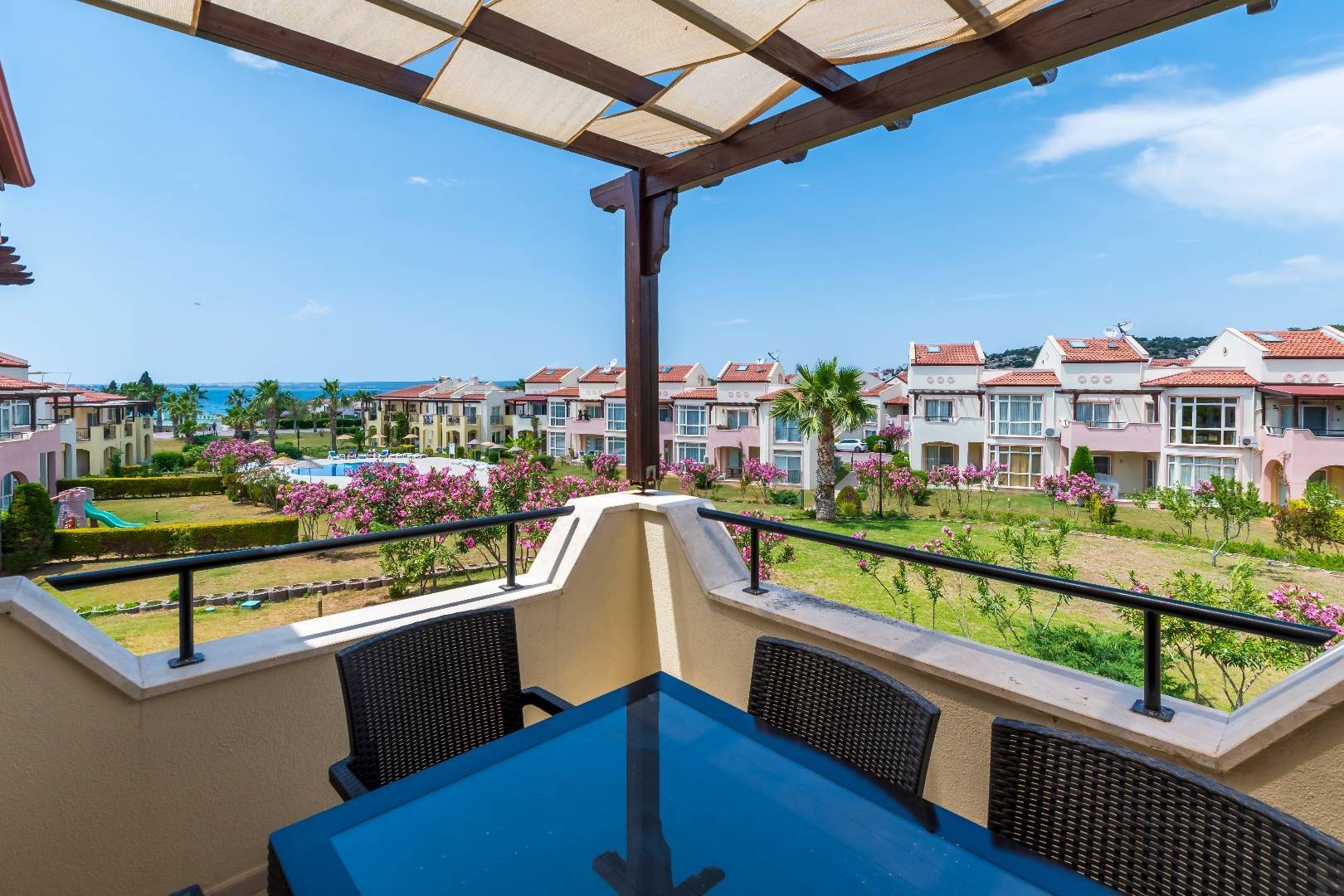 Didim Akbük'te Denize Sıfır, Tesis İçerisinde, Dubleks Daire