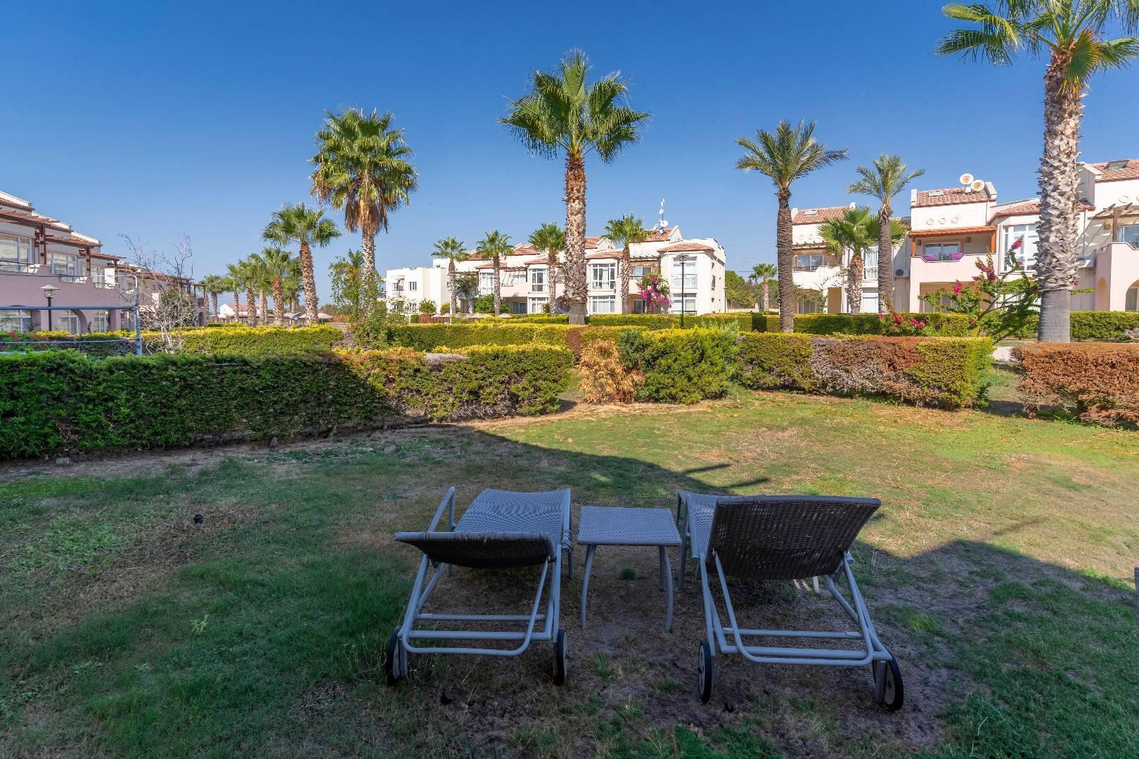 Didim Akbük'te Plajlı Tesis İçerisinde, Ortak Havuzlu, Bahçeli Daire-43121