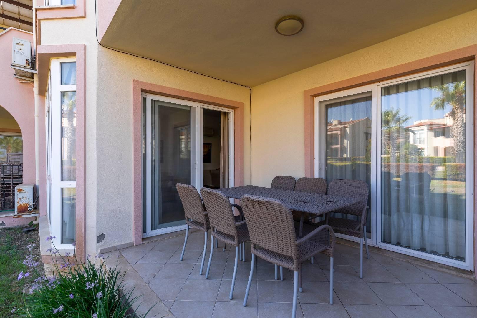 Didim Akbük'te Plajlı Tesis İçerisinde, Ortak Havuzlu, Bahçeli Daire-43121