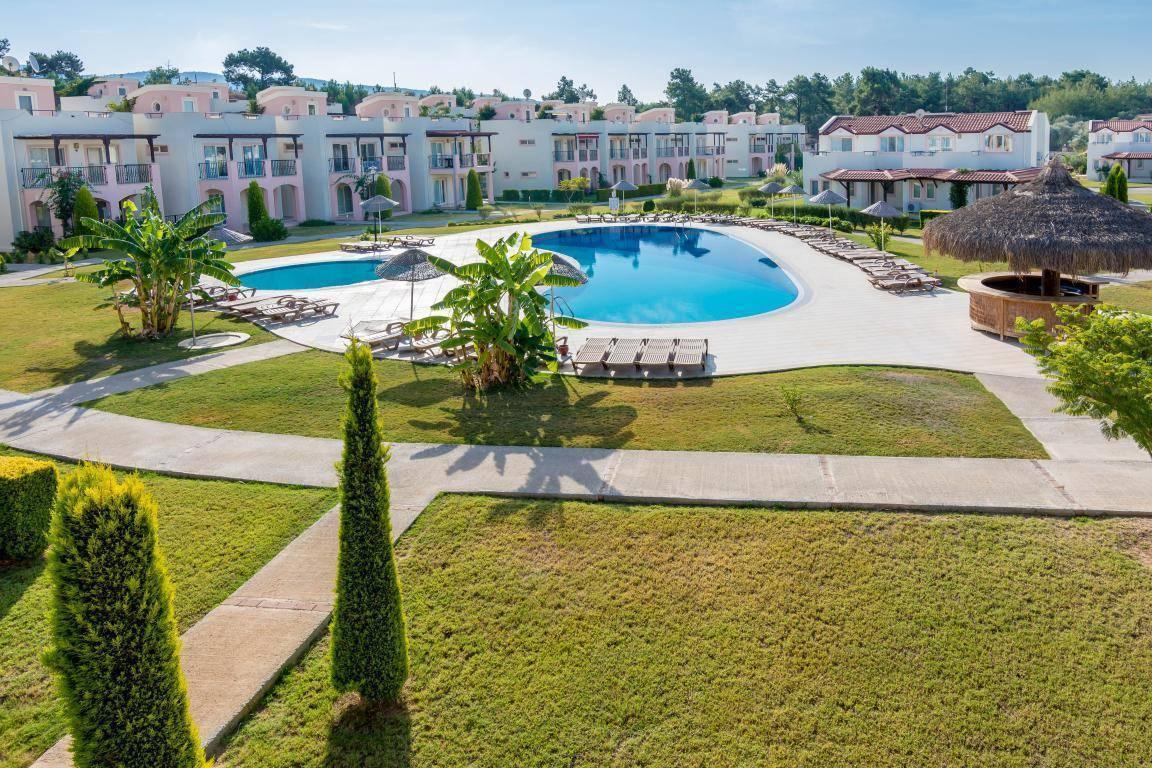 Didim Akbük'te Site İçerisinde, Deniz ve Havuz Manzaralı, 3+1 Villa-15211