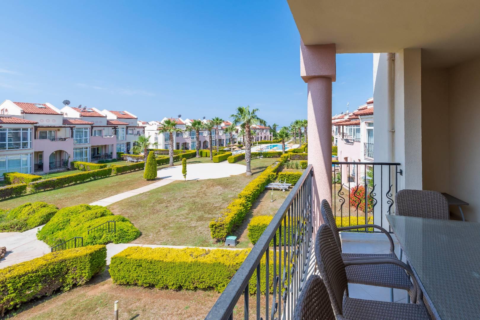 Didim Akbük'te Tesis İçerisinde, Deniz Manzaralı, 3+1, Dubleks Ev-21617