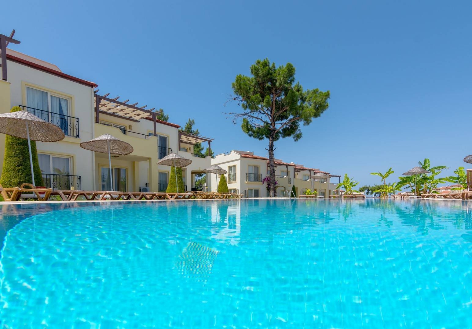 Didim Akbük'te Tesis İçerisinde, Denize Sıfır, Havuzlu, Tatil Evi