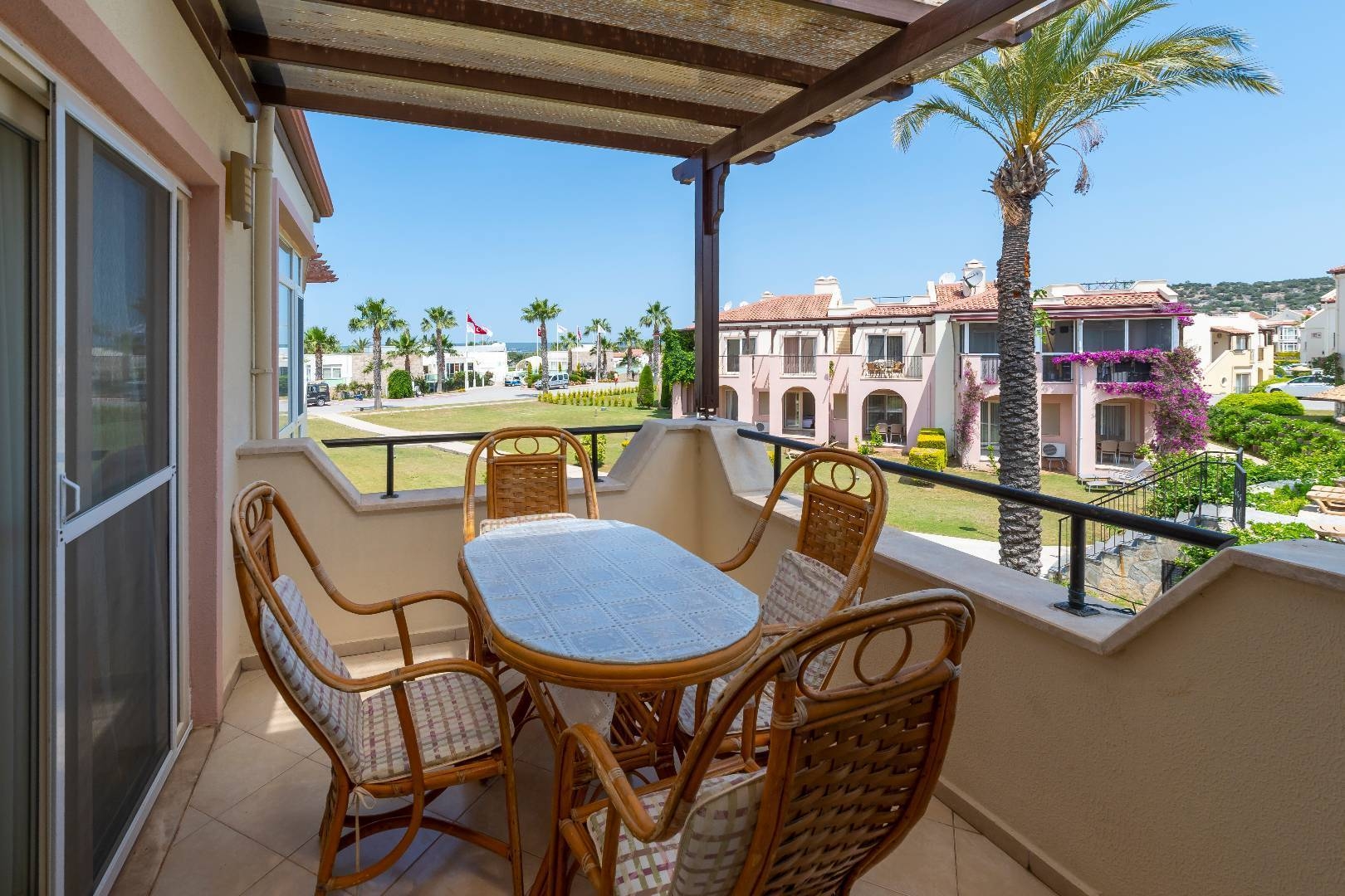 Didim Akbük'te Tesis İçerisinde, Denize Sıfır, Havuzlu, Tatil Evi