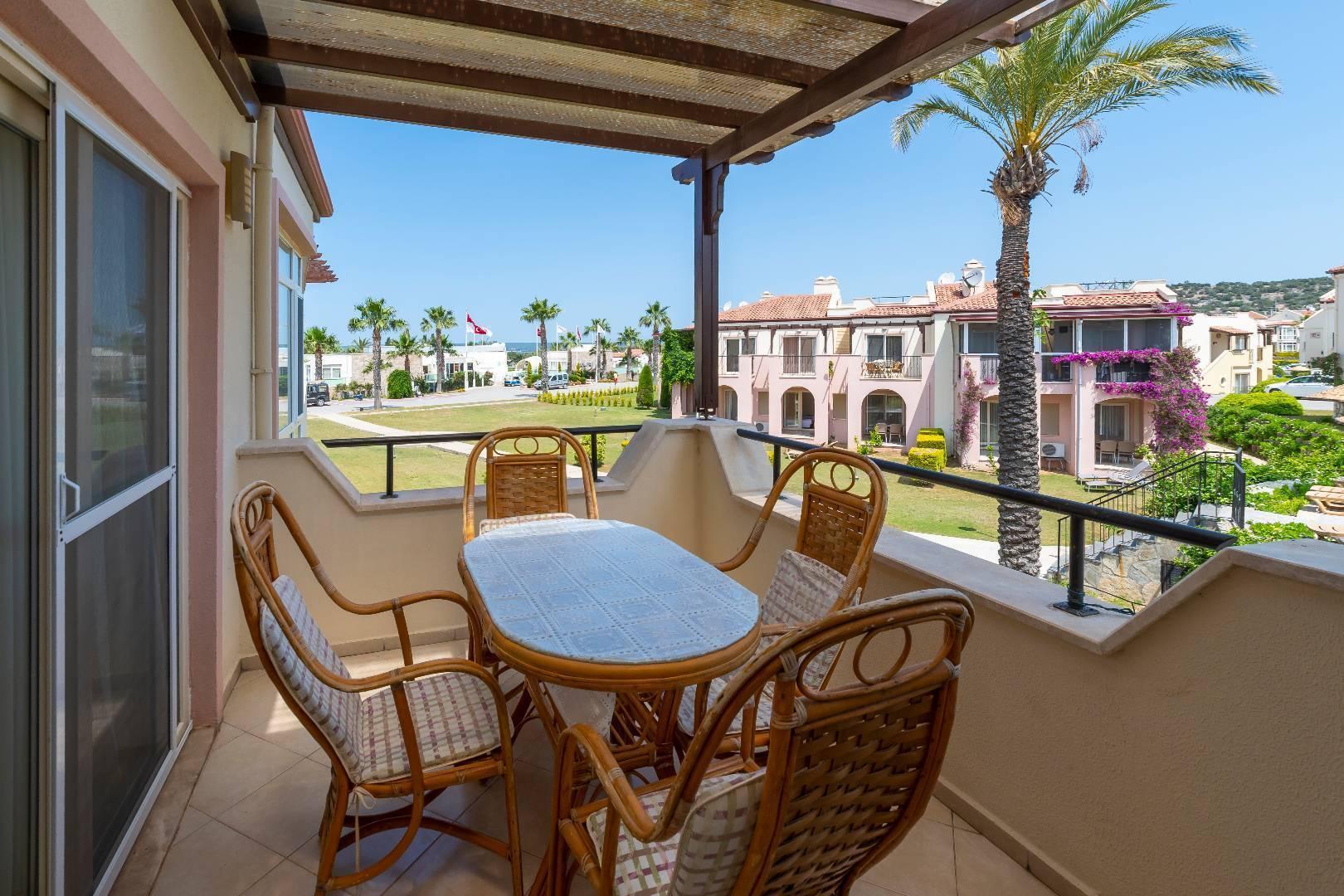 Didim Akbük'te Tesis İçerisinde, Denize Sıfır, Havuzlu, Tatil Evi-42450