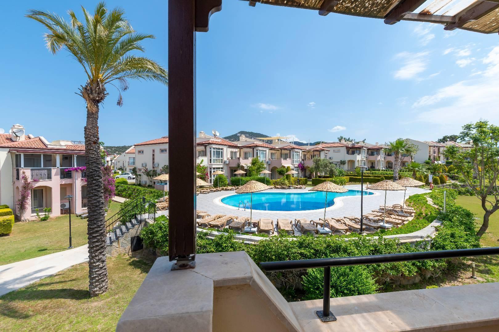 Didim Akbük'te Tesis İçerisinde, Denize Sıfır, Havuzlu, Tatil Evi-42450