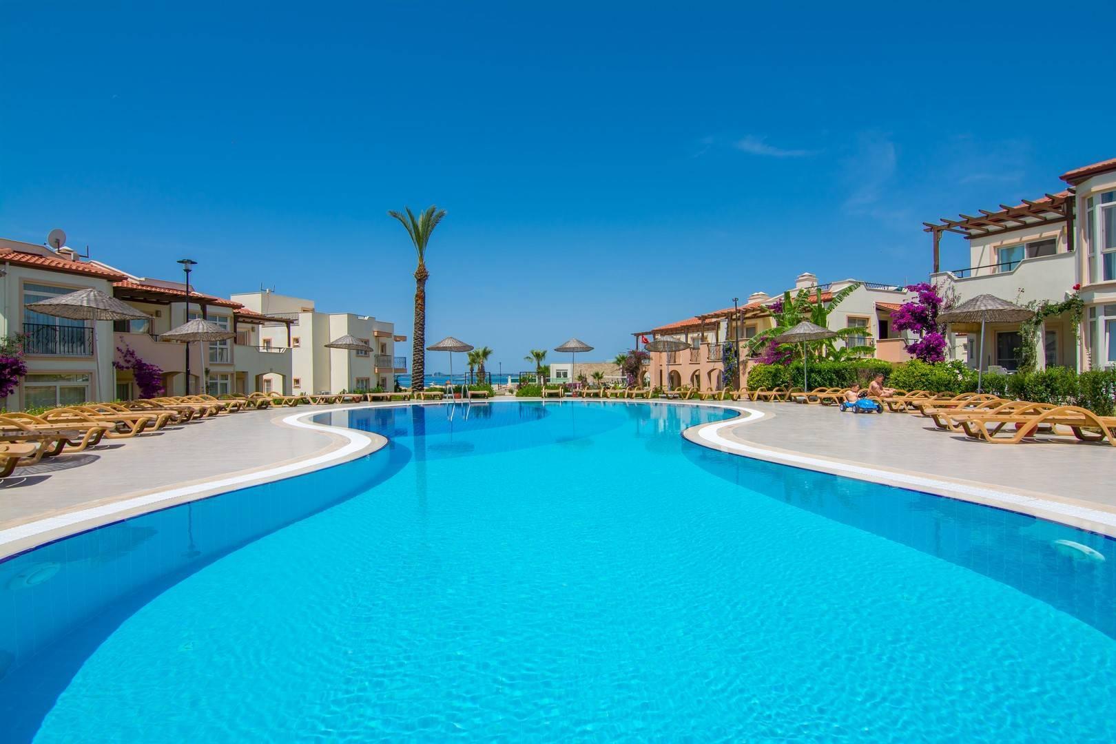 Didim Akbük'te Tesis İçerisinde, Denize Sıfır, 3+1 Daire-42633