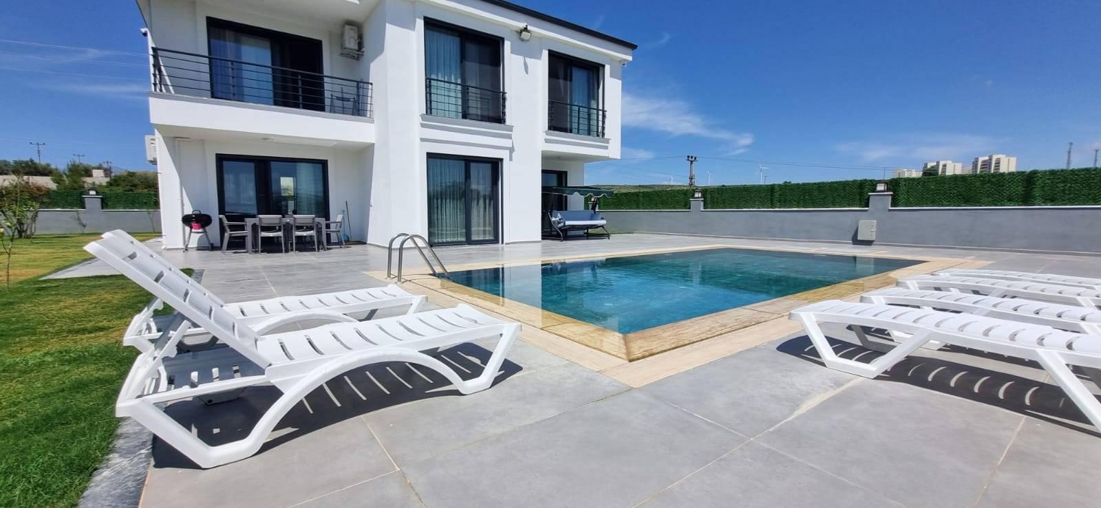 Didim Yeniköy'de Sakin Konumda, Özel Havuzlu, 10 Kişilik Villa-33332