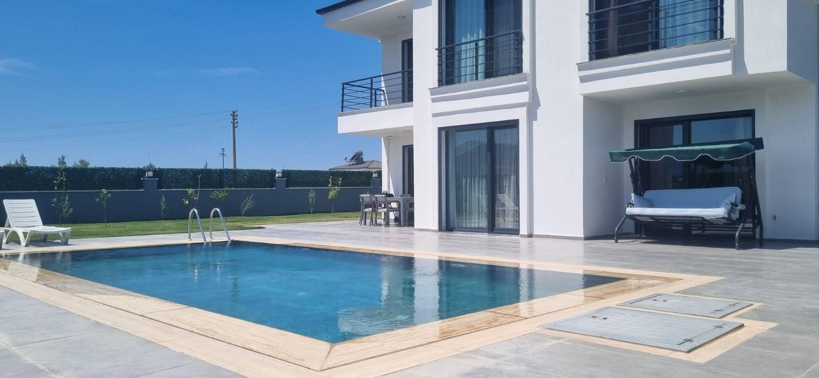 Didim Yeniköy'de Sakin Konumda, Özel Havuzlu, 10 Kişilik Villa-33332