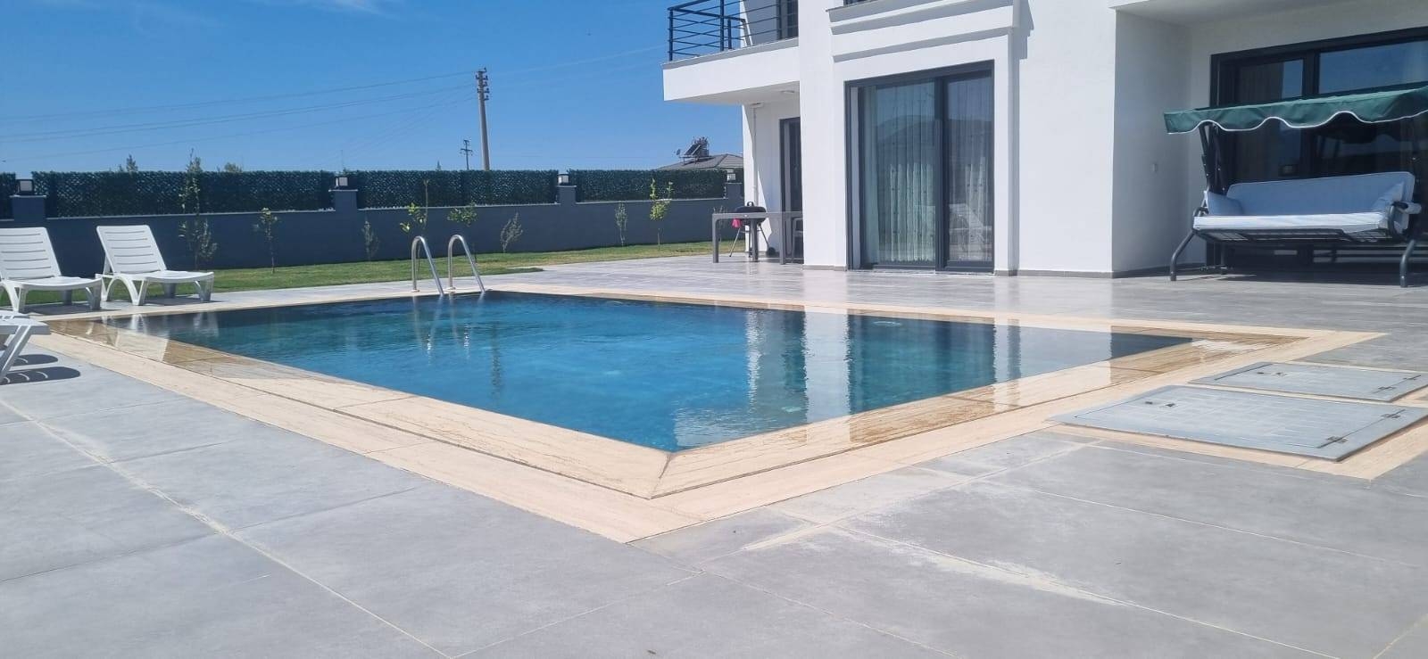 Didim Yeniköy'de Sakin Konumda, Özel Havuzlu, 10 Kişilik Villa