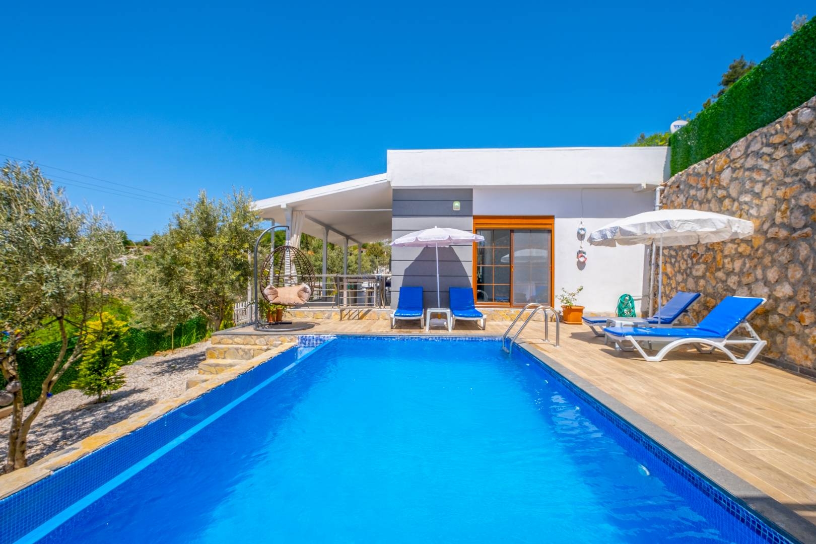 Muğla Seydikemer'de Balayı Çiftlerine Uygun, Özel Havuzlu, Şık Villa