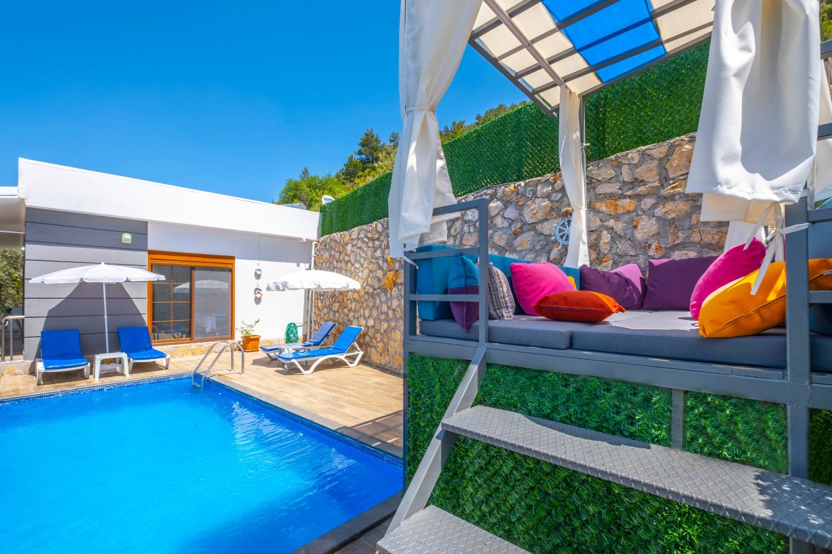Muğla Seydikemer'de Balayı Çiftlerine Uygun, Özel Havuzlu, Şık Villa