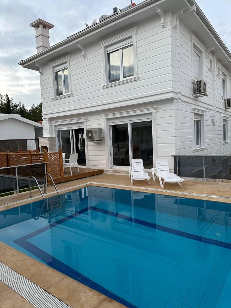 Döşemaltı Nebiler'de Sakin Konumda, Ortak Havuzlu, Kiralık Villa-42441